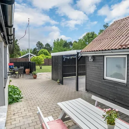 Gorgeous In Sjaellands Odde With Kitchen 度假居 Yderby